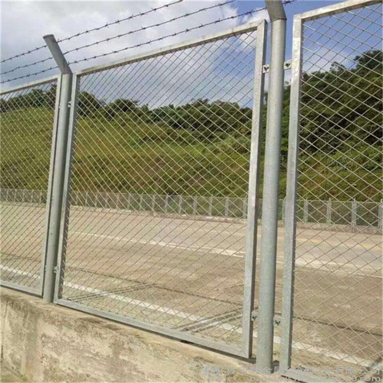 鋼板網防護柵欄